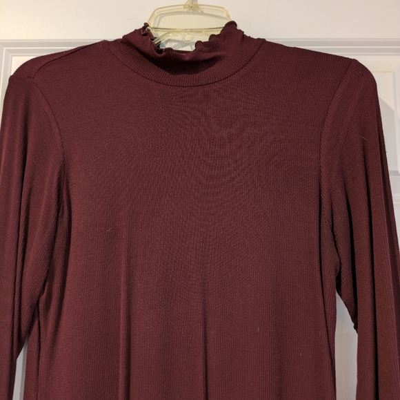 Tahari Lettuce Edge Pullover Dressy Top M - Picture 3 of 10